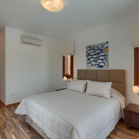 Aphrodite Hills Superior Superior 0135 Air Conditioning 5 Bedrooms Villa