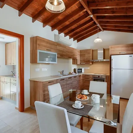 Aphrodite Hills Superior Superior 0135 Air Conditioning 5 Bedrooms Вилла